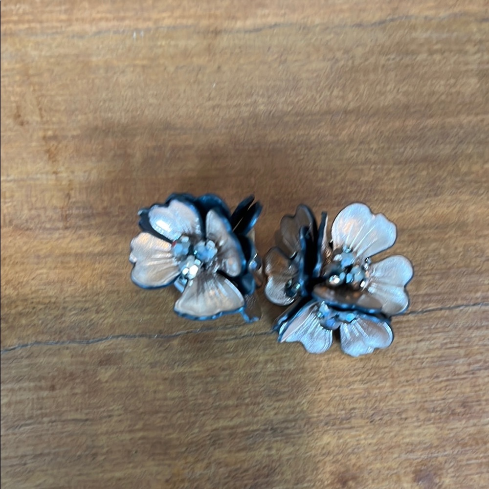 Stella & Dot Flower Power Earring Set - Picture 4 of 8